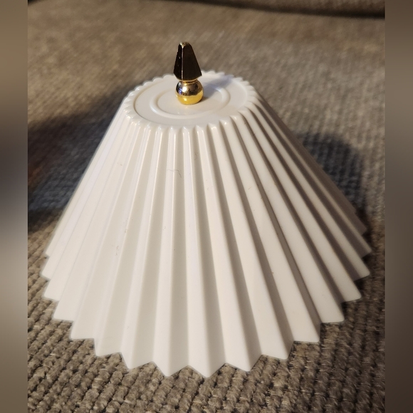 Vintage Avon Ming Blue Lamp decanter - Picture 4 of 5